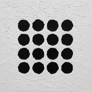 Echi Monolitici Di Un Vuoto Strutturato In Impasto Scultoreo Bianco E Nero