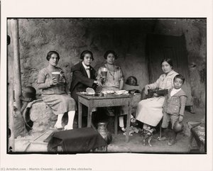 Ladies At The Chicheria — Martín Chambi