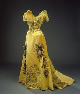 Yellow Evening Gown (front) — ჩარლზ ფრედერიკ Worth