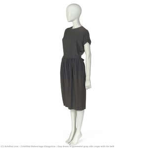 Abito Da Giorno In Crepe Di Seta Grigio Canapa Con Cintura Annodata — Cristóbal Balenciaga Eizaguirre