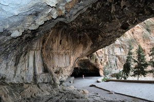 Shekaft-e Salman Cave With Four Elamite Reliefs — Javier Álvarez Mon