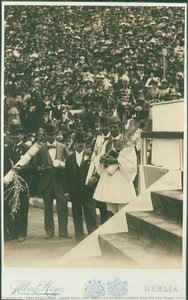 Giochi Olimpici, 1896; Fotografia Di Spyros Louis E Altri Vincitori Olimpici Durante La Cerimonia Delle Medaglie E Dei Diplomi — Albert Gregory Meyer