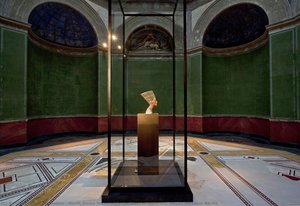 North Dome Room With The Bust Of Nefertiti, Neues Museum Berlin — Tuthmosis