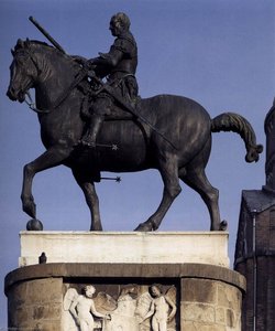 Equestrian Statue Of Gattamelata — Donatello