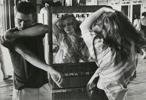 Brooklyn Gang (couple By Cigarette Machine) — Bruce Davidson