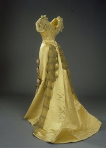 Yellow Evening Gown (back) — ჩარლზ ფრედერიკ Worth
