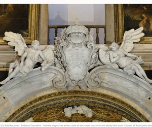 Marble Angels On Either Side Of The Royal Coat Of Arms Above The Arch, Chapel Of Saint John The Baptist — Antonio Corradini