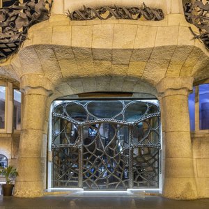 Casa Milà / La Pedrera At Night — Antoni Gaudí